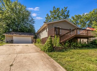 982 Holiday Dr, Sandwich, IL 60548