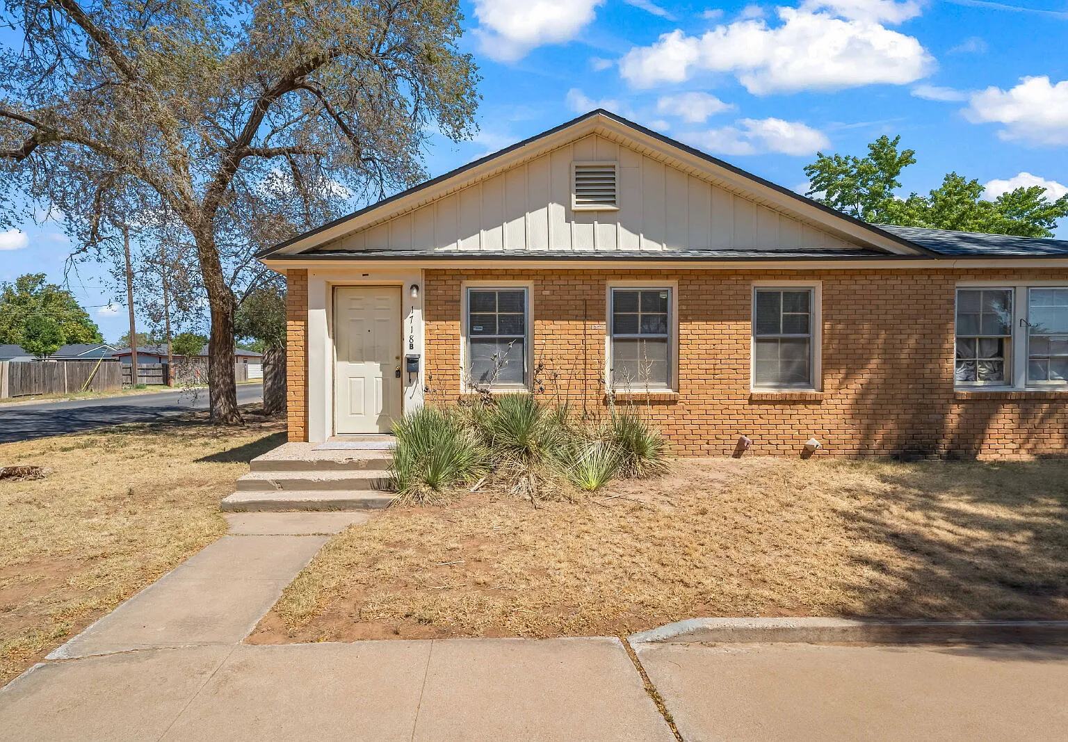 1 bed, 1.0 bath, 655 sqft, $695 — Photo 2