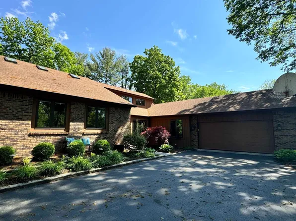 1158 Forest Dr, Frankfort, IN 46041