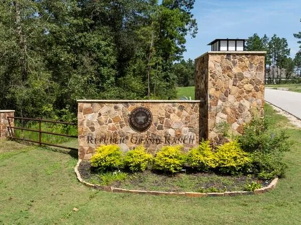 15229 Forest Grove Dr, Willis, TX 77378