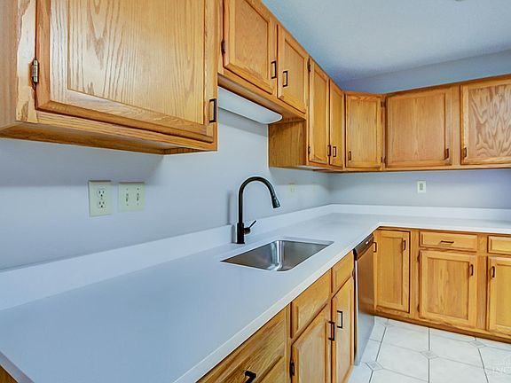 5th image of 133 Ewing Dr