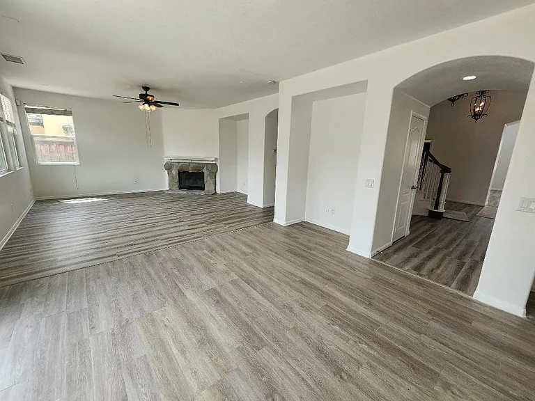 593 Hyacinth Rd — Photo 8