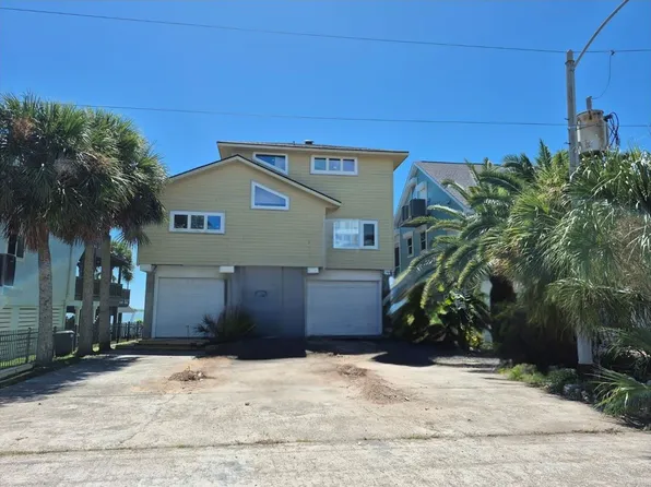1823 Port O Call St, Tiki Island, TX 77554