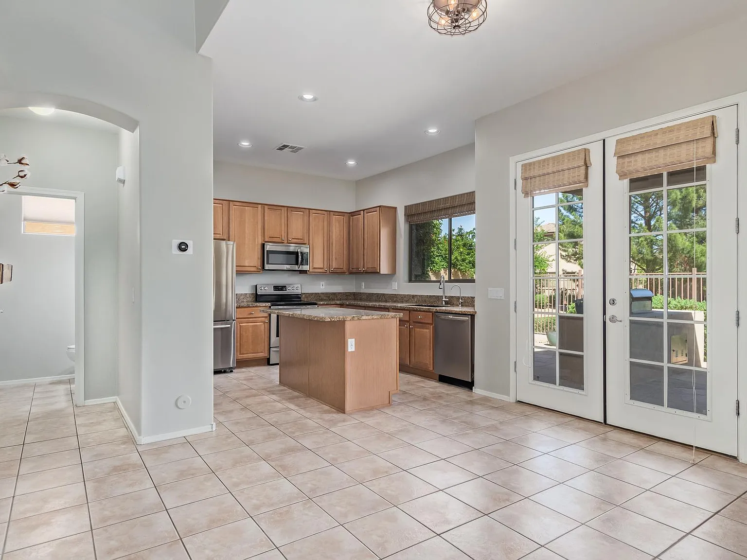 3 bed, 2137 sqft, $2,850 — Photo 3