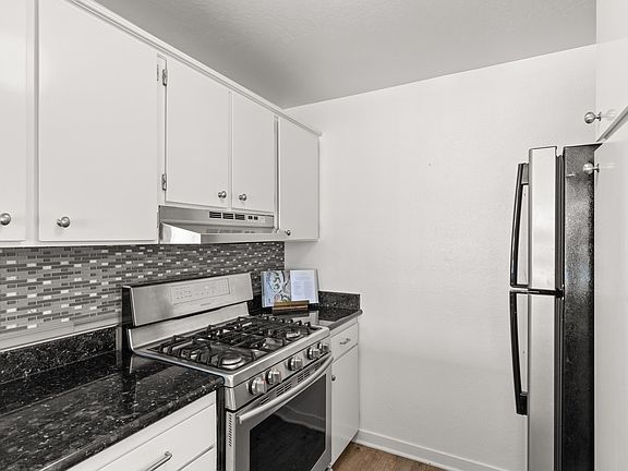4th image of 621 Larkspur Plaza Dr