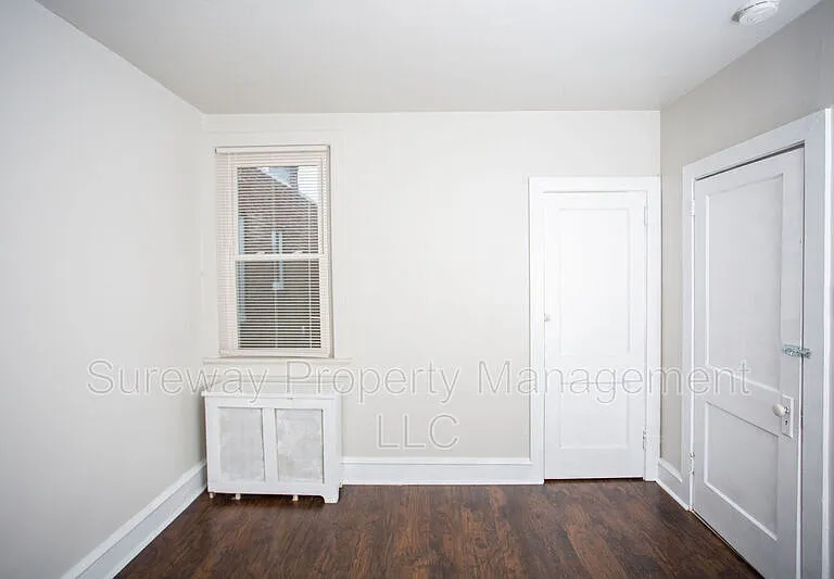 1034B Collings Ave — Photo 9