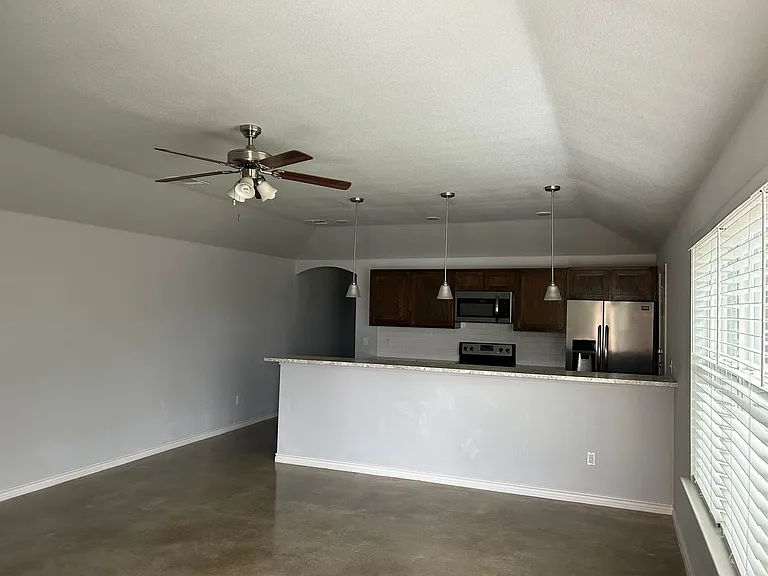 915 Rebecca Ln — Photo 20