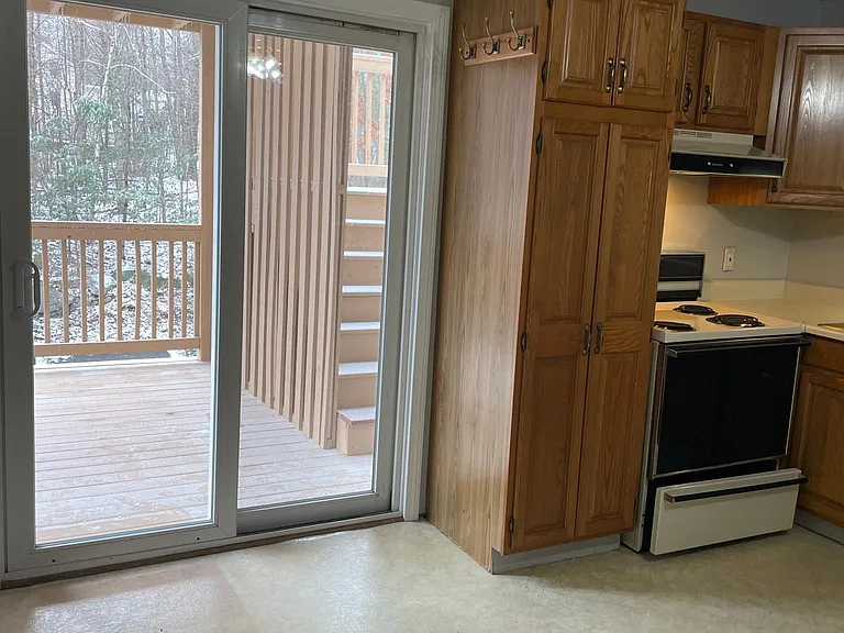 32 Schofield Ave #2R — Photo 4