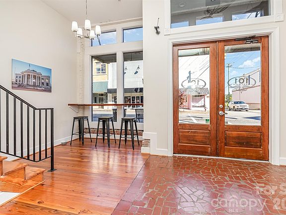 4th image of 101 W Main St