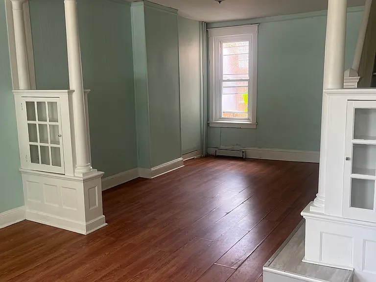 634 W Indiana Ave — Photo 3