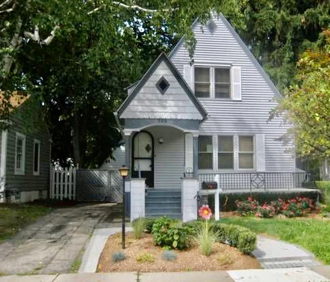 329 Wordsworth St photo 1