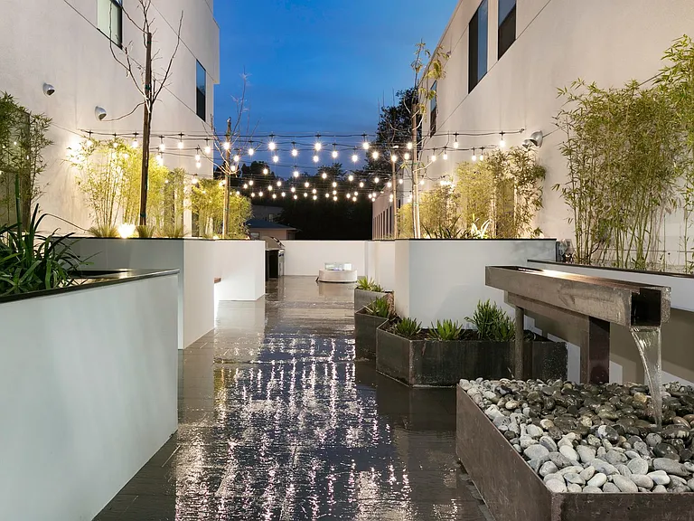 2409 Griffith Park Blvd — Photo 35