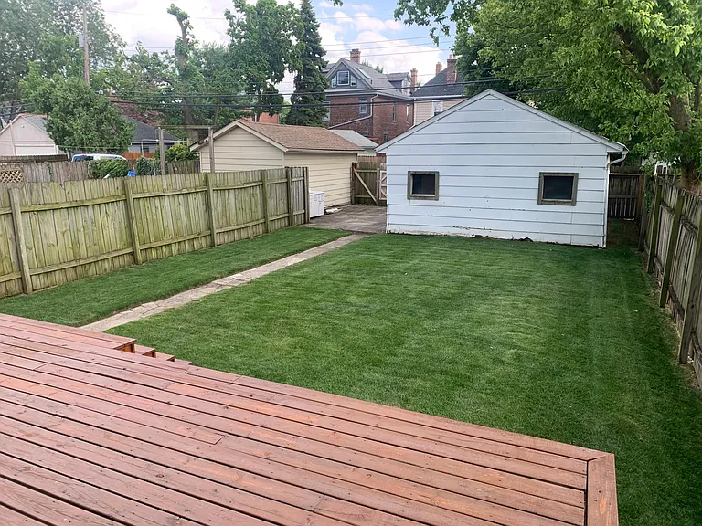 371 E Whittier St — Photo 3