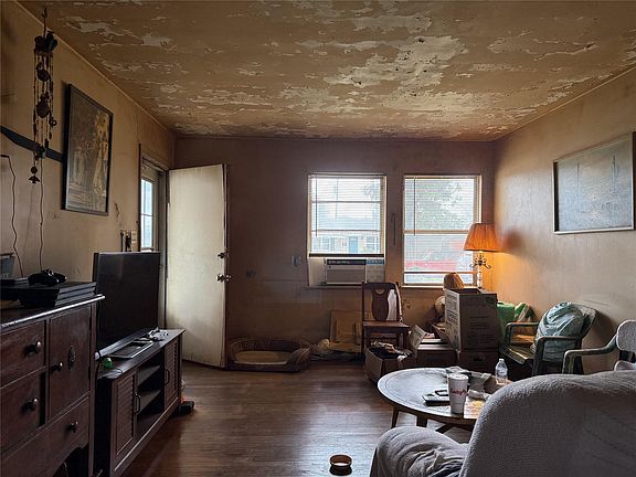 5th image of 4725 Carleen Rd