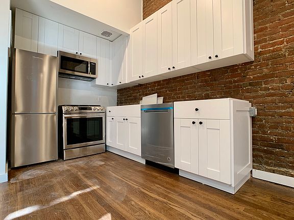 3rd image of 268 W 77th St APT 4