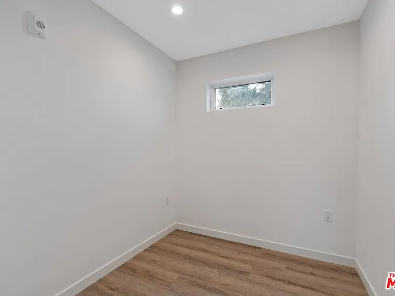 10918 Camarillo St #403 — Photo 13