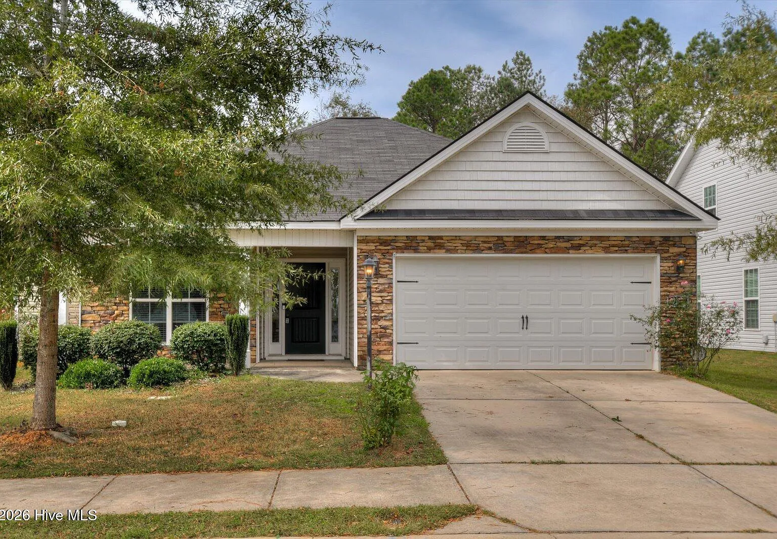 3 bed, 2.0 bath, 1674 sqft, $1,900 — Photo 1