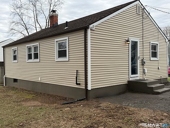 5th image of 130 Round Hill Road