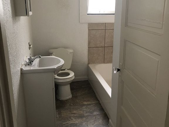 2nd image of 220 E 7th St #222