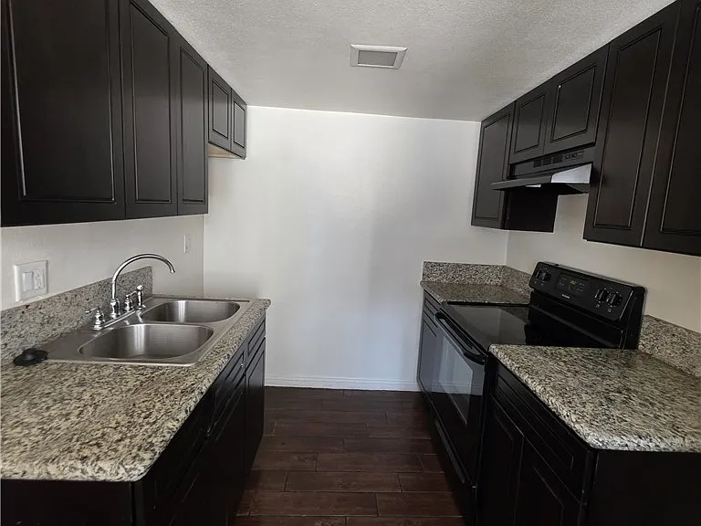 2626 Lynnwood St #2 — Photo 3
