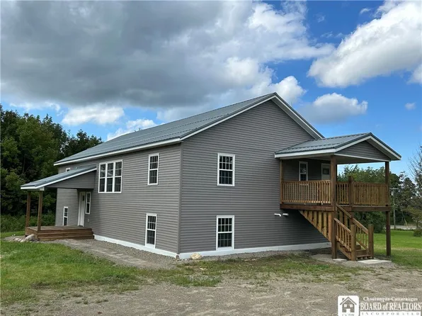 10097 Center Rd, Forestville, NY 14062