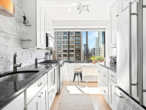 3rd image of 300 E 59th St APT 3302