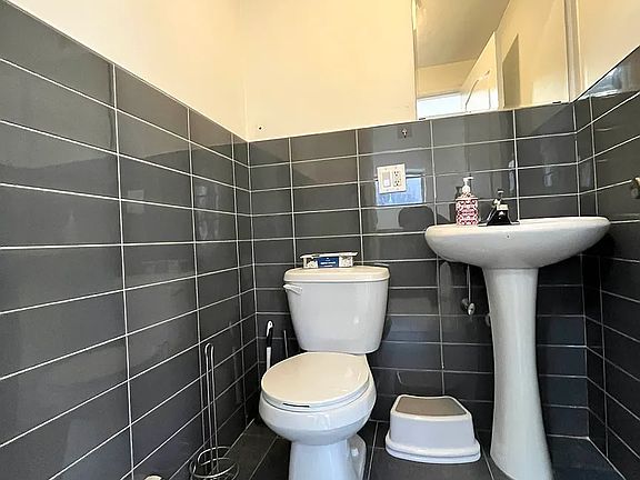 4th image of 379 Lefferts Ave #2C