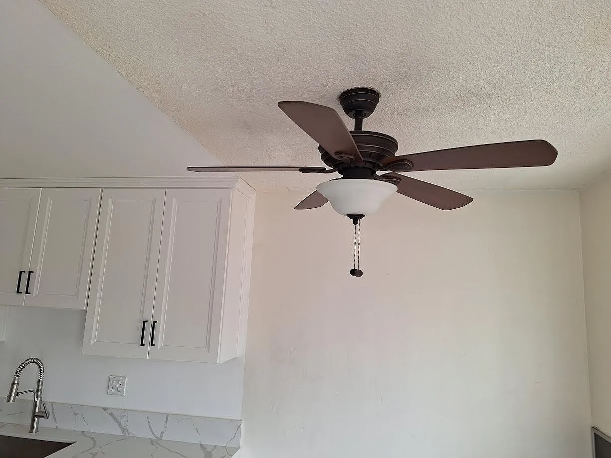 2 bed, 950 sqft, $1,995 — Photo 2