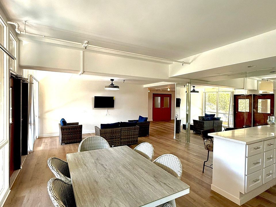 1st image of 921 10th St #208
