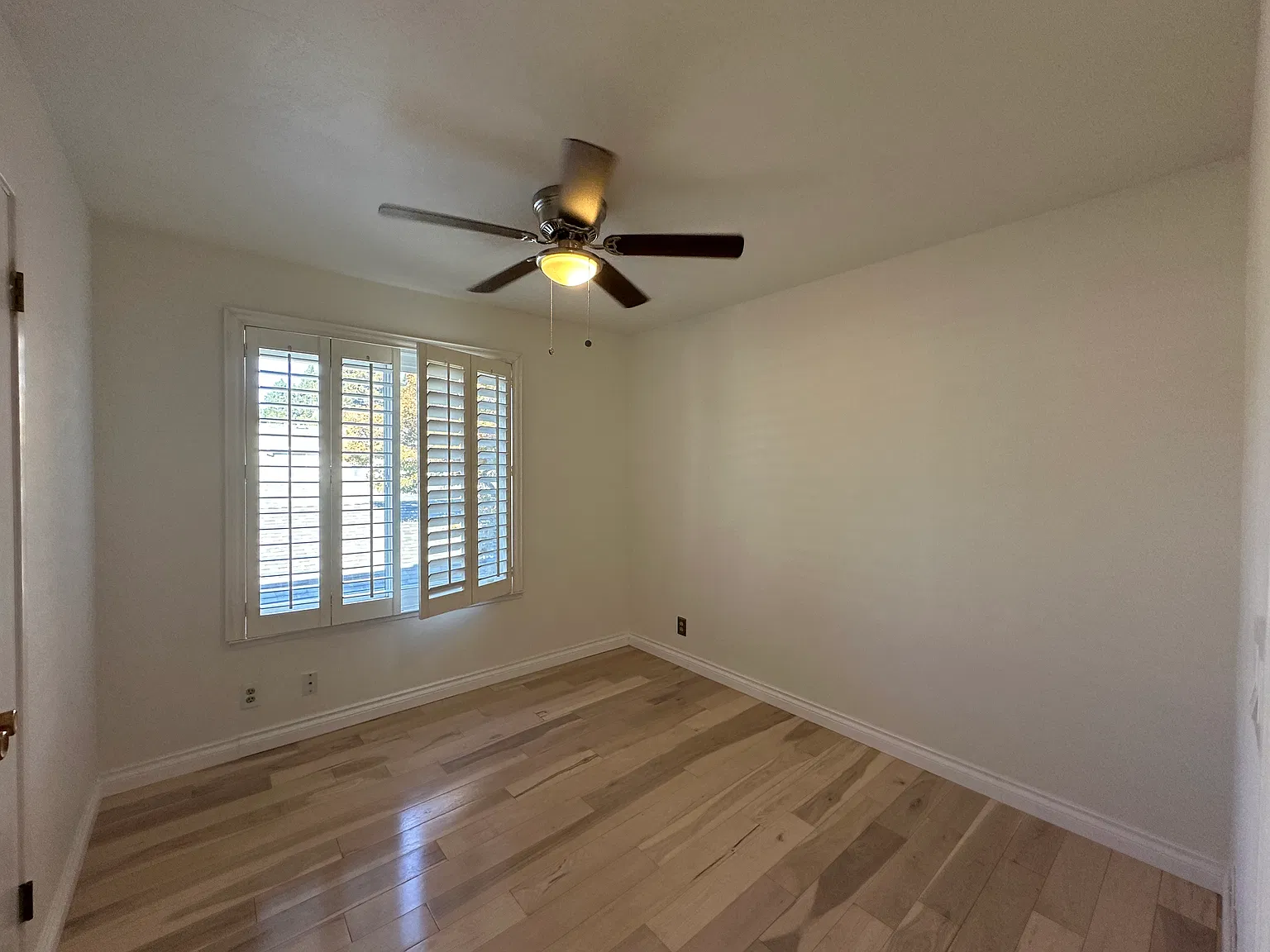 3 bed, 1.5 bath, 1102 sqft, $3,900 — Photo 4