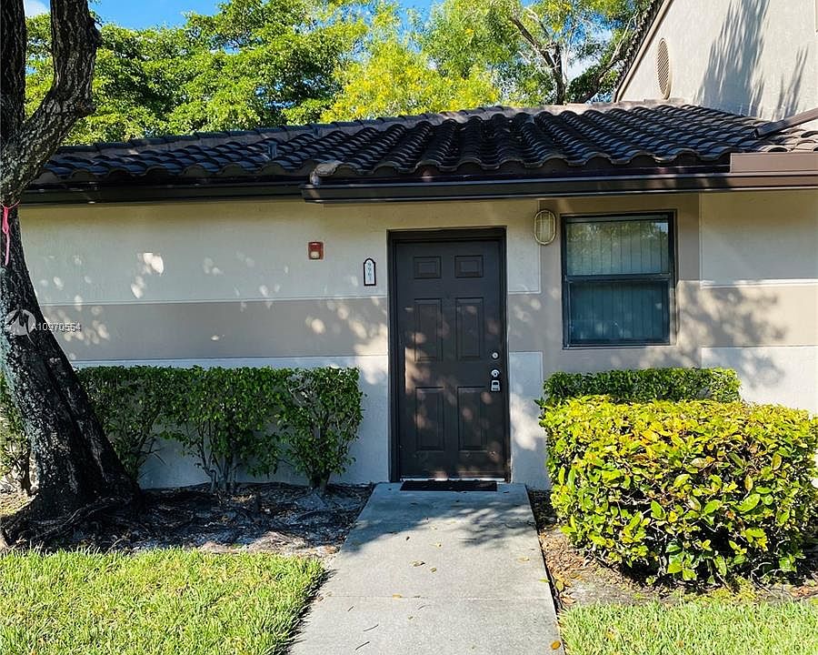 1st image of 9963 Nob Hill Ct #9963