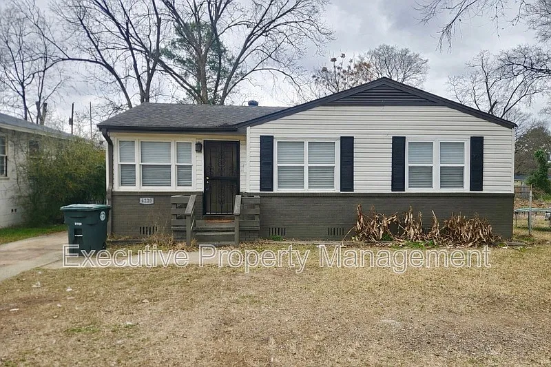 3 bed, 1.0 bath, 948 sqft, $1,000 — Photo 1