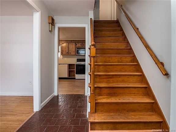 3rd image of 12 Knollwood Dr