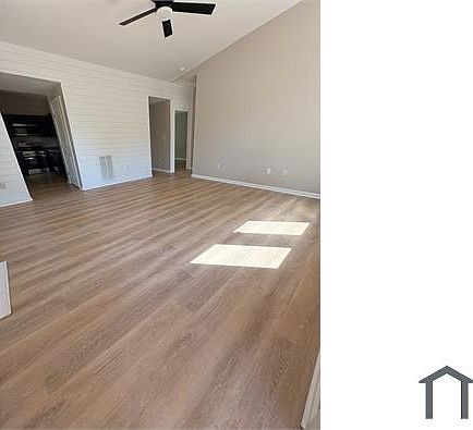 3rd image of 301 Olivia Ln