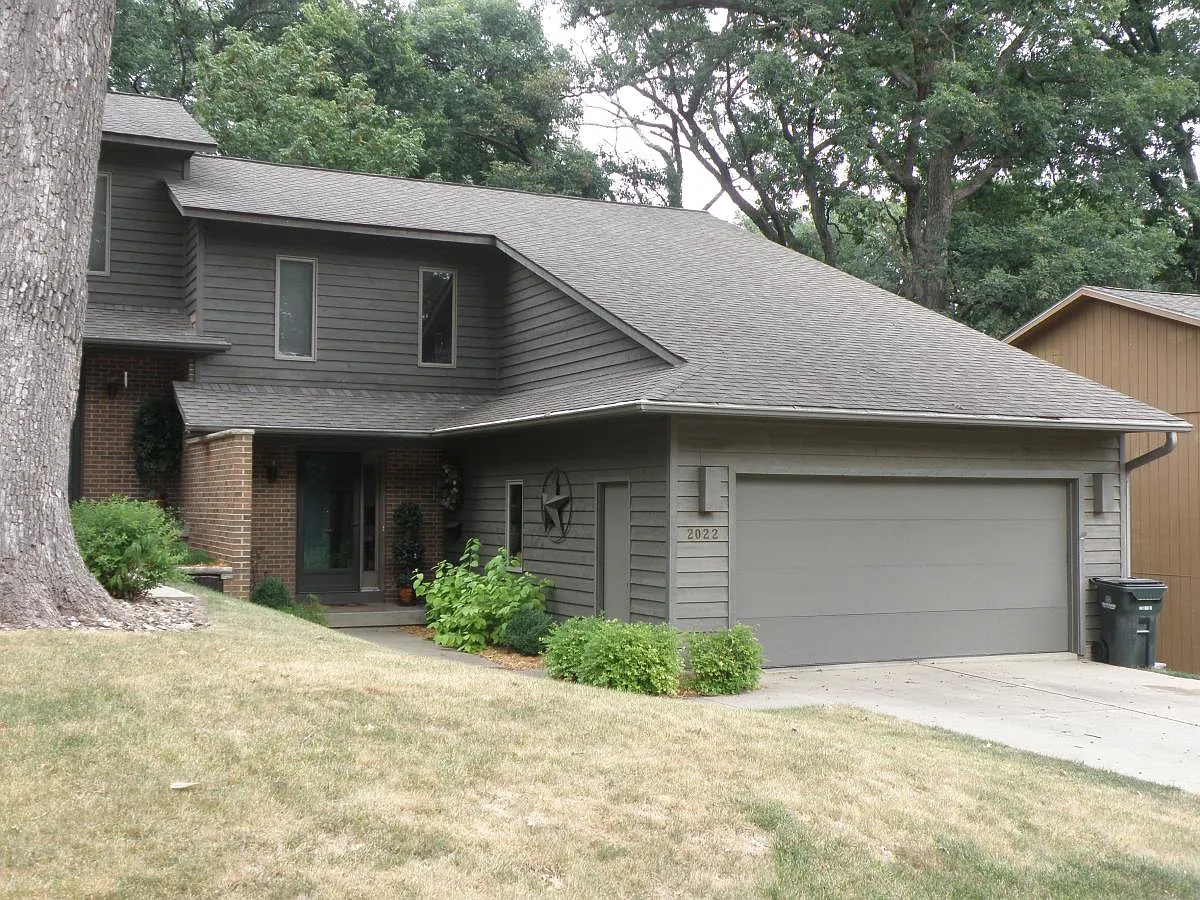 2022 Linmar Drive NE — Photo 1
