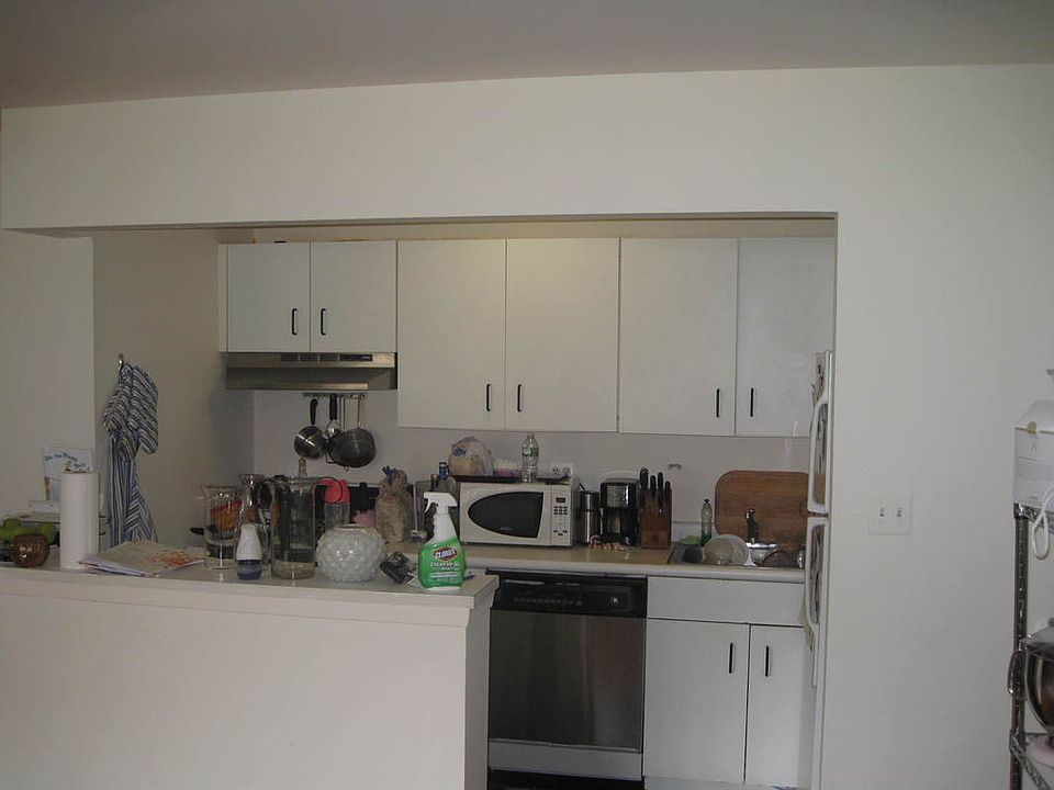 1st image of 7536 Grand Central Pkwy APT B