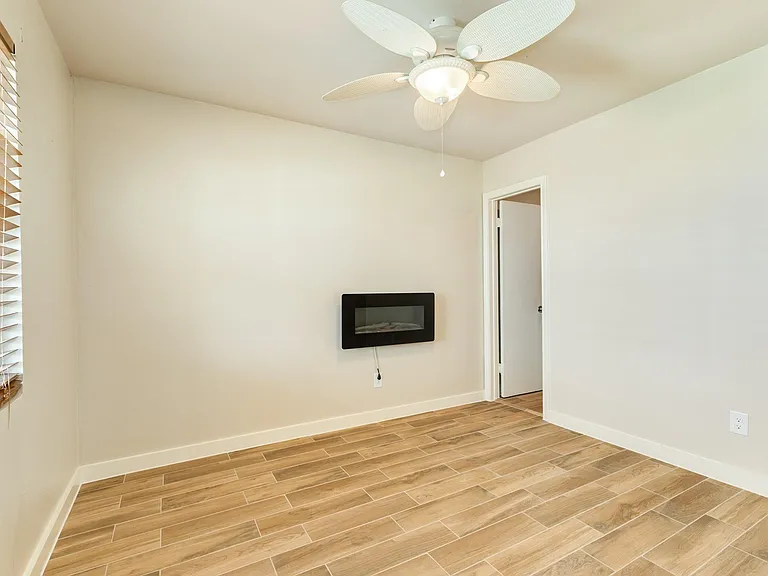 805 Seashell Dr — Photo 10