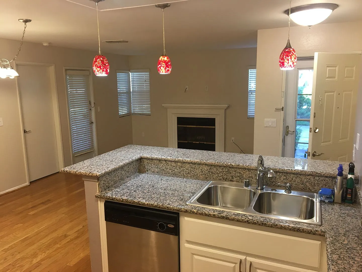2915 N Texas St — Photo 2