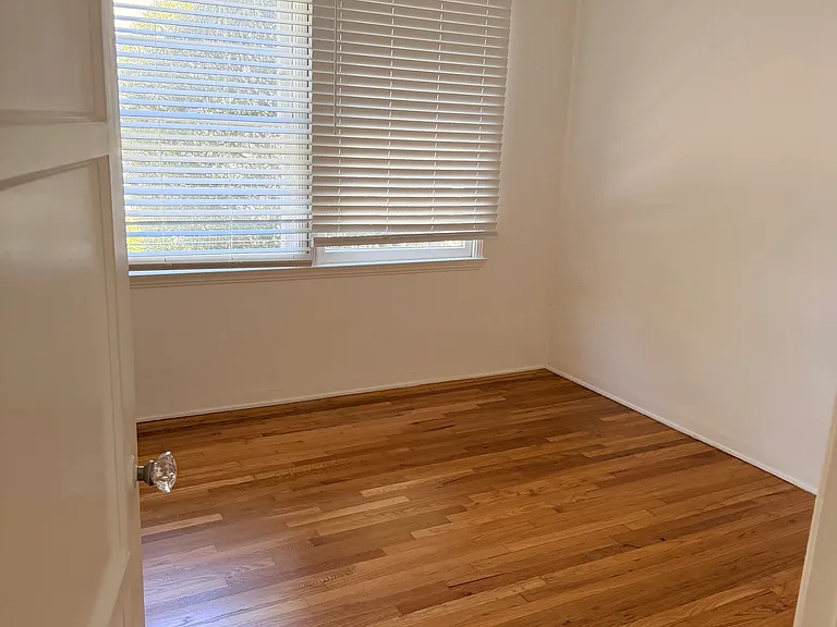 4321 Cahuenga Blvd — Photo 13