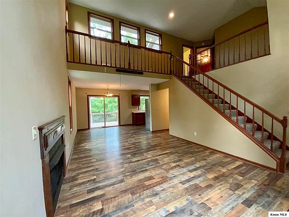 3rd image of 642 Kingsview Dr