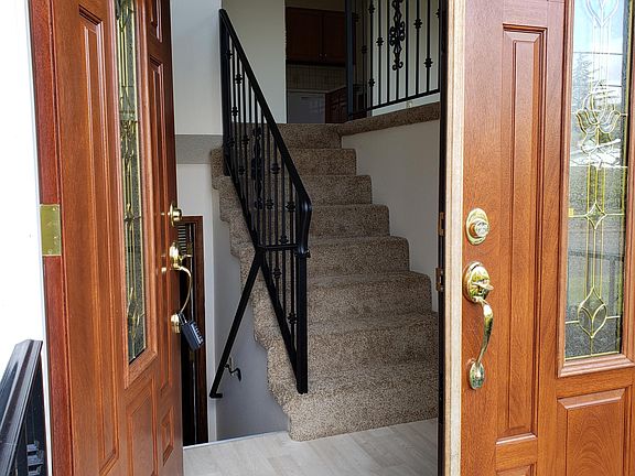 2nd image of 5032 SE La Mesa Way