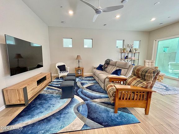 4th image of 215 E BALSAM Drive