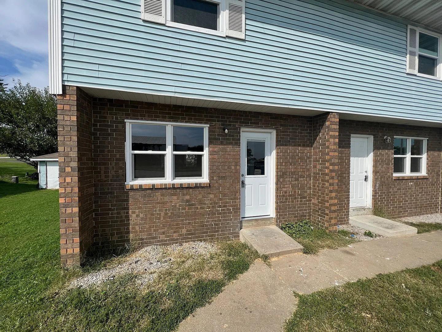 Bain St 4-plex — Photo 2