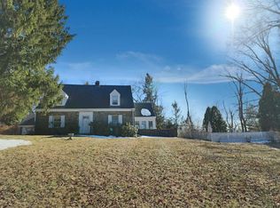 17 Merry Hill Rd, Poughkeepsie, NY 12603