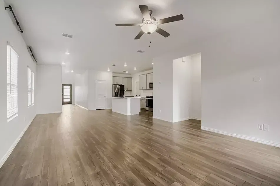 4 bed, 2255 sqft, $2,725 — Photo 2