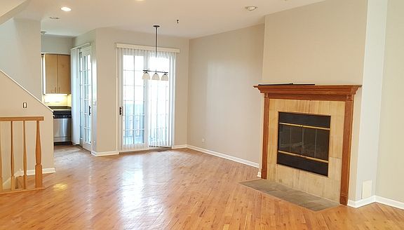 3rd image of 2144 N Winchester Ave #B
