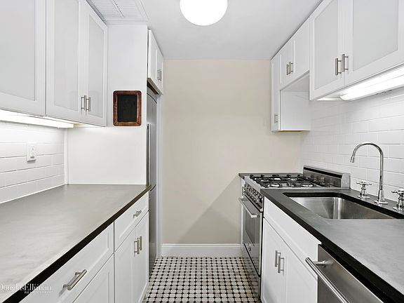5th image of 101 W 12th 17n 17n Manhattan #17N