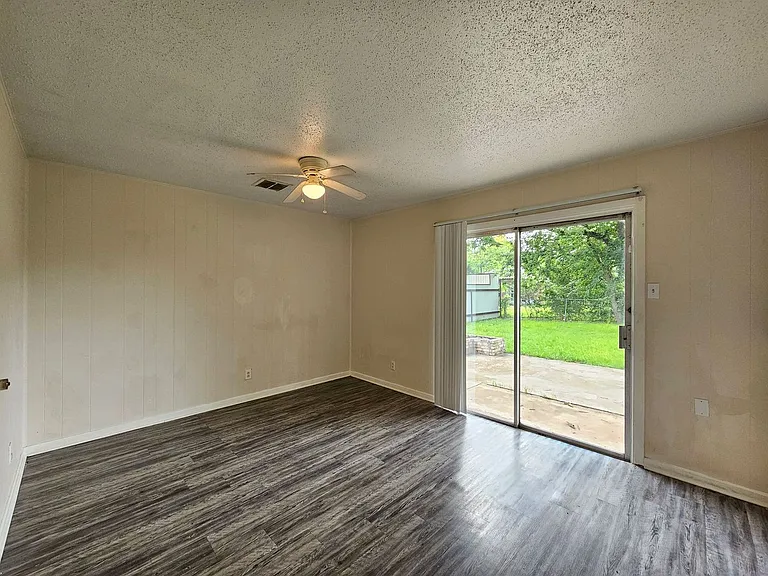 1504 S West S Young Dr — Photo 4