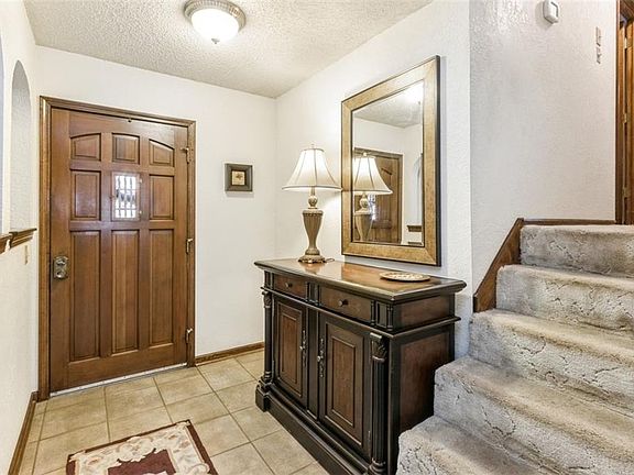3rd image of 5425 Crest Dr