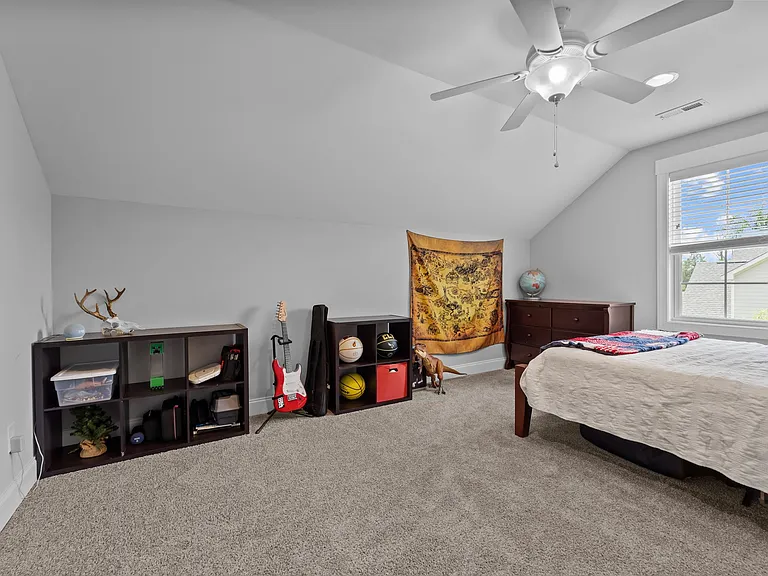 130 Amelia Dr — Photo 44